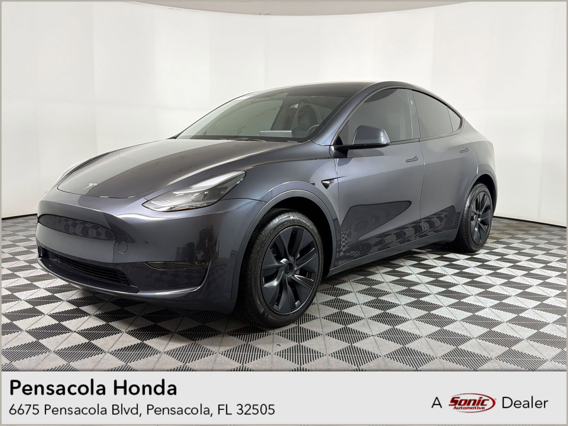 Used 2025 Tesla Model Y Long Range RWD image 1