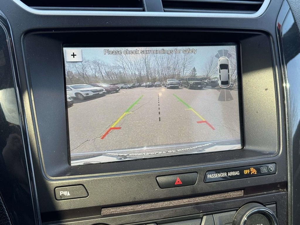 Used 2018 Ford Explorer XLT w/ Equipment Group 202A AWD/4WD image 24