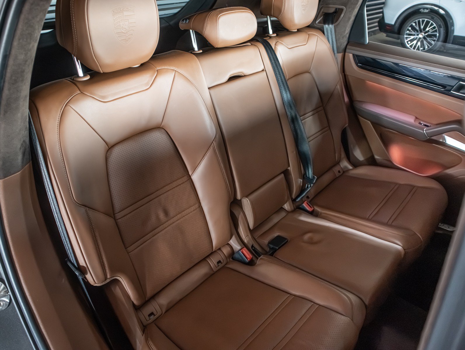 Certified 2023 Porsche Cayenne Turbo AWD/4WD image 11