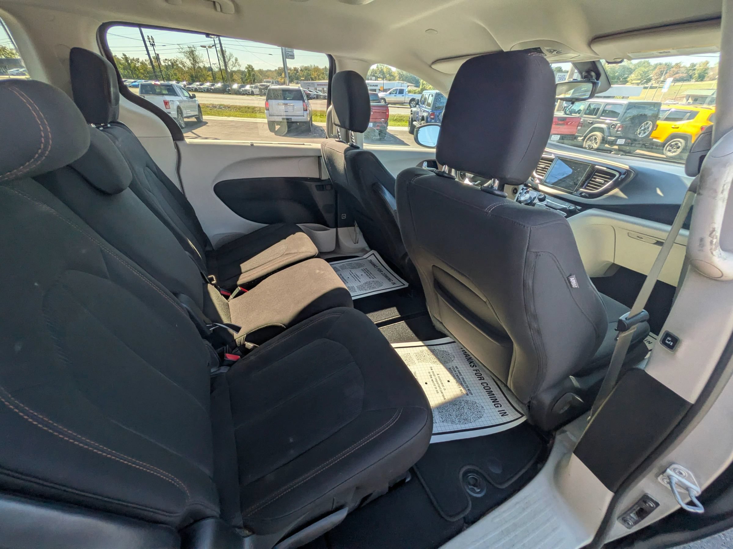 Used 2017 Chrysler Pacifica Touring Plus w/ Tire & Wheel Group FWD image 40