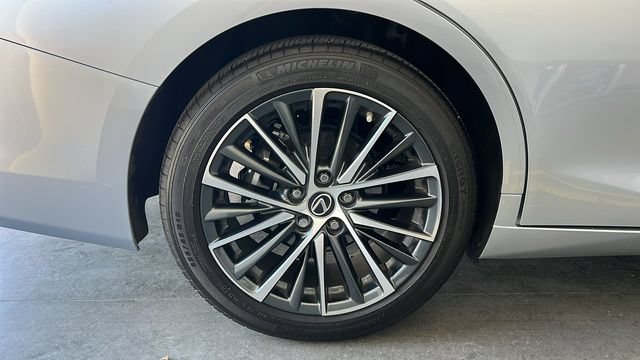 Used 2025 Lexus ES 300h w/ Premium Package FWD image 13