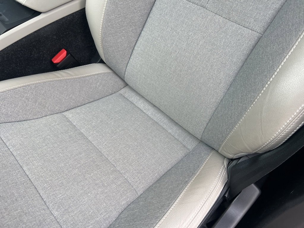 Used 2020 Volvo XC40 T4 Momentum image 8