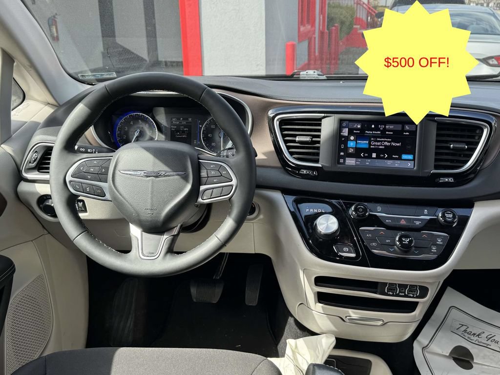 Used 2022 Chrysler Voyager LX FWD image 31
