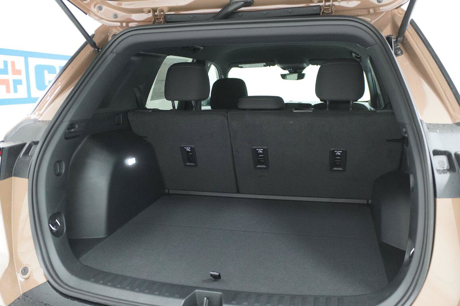 New 2027 Chevrolet Equinox LT w/ Safety and Technology Package FWD image 36