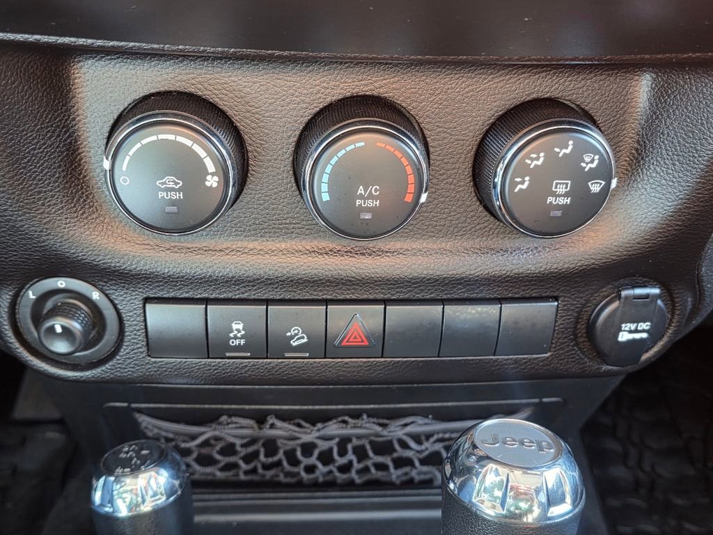 Used 2017 Jeep Wrangler Unlimited Willys image 22