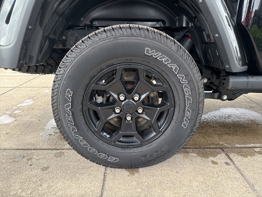 Used 2021 Jeep Gladiator Willys image 25