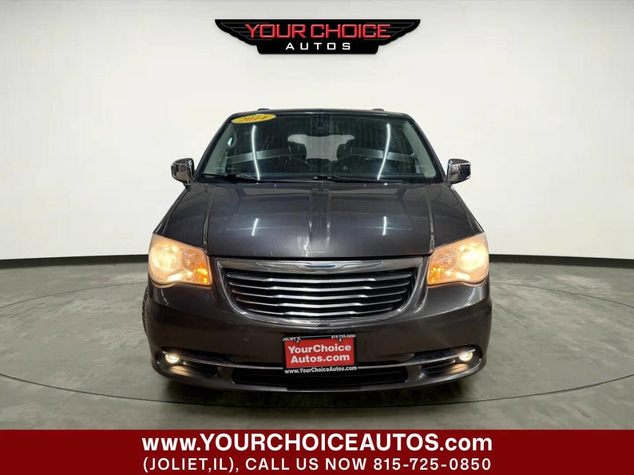 Used 2014 Chrysler Town & Country Touring-L image 13