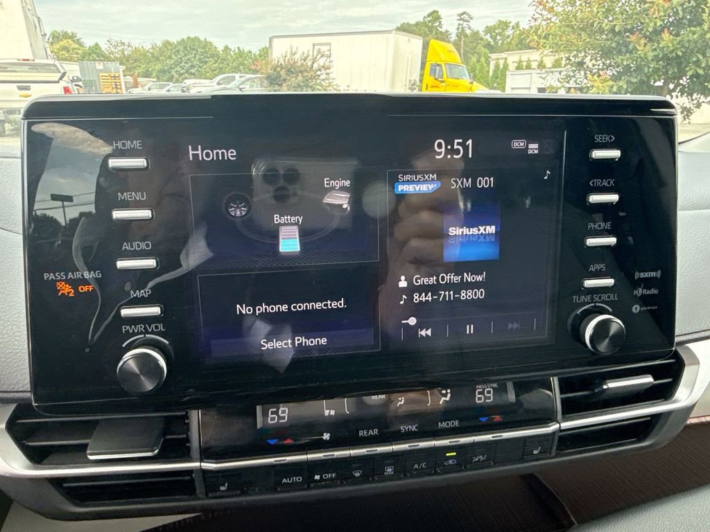 Used 2024 Toyota Sienna XLE image 11