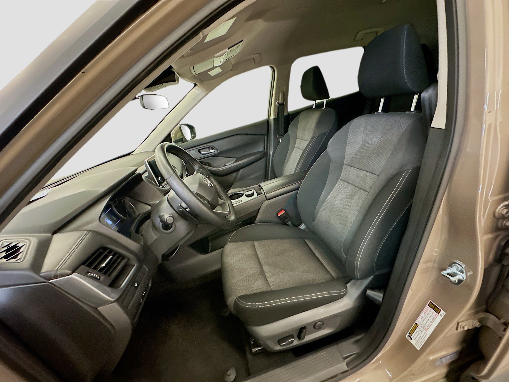 Used 2025 Nissan Rogue SV image 13