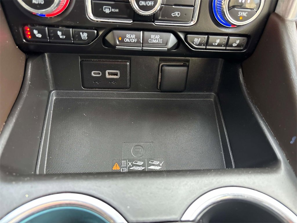 Used 2023 GMC Yukon XL SLT w/ SLT Luxury Package image 31