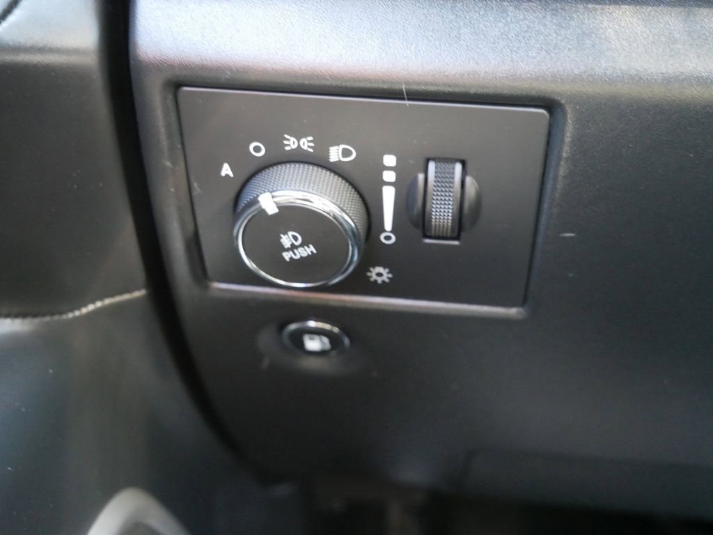 Used 2019 Jeep Grand Cherokee Summit AWD/4WD image 32