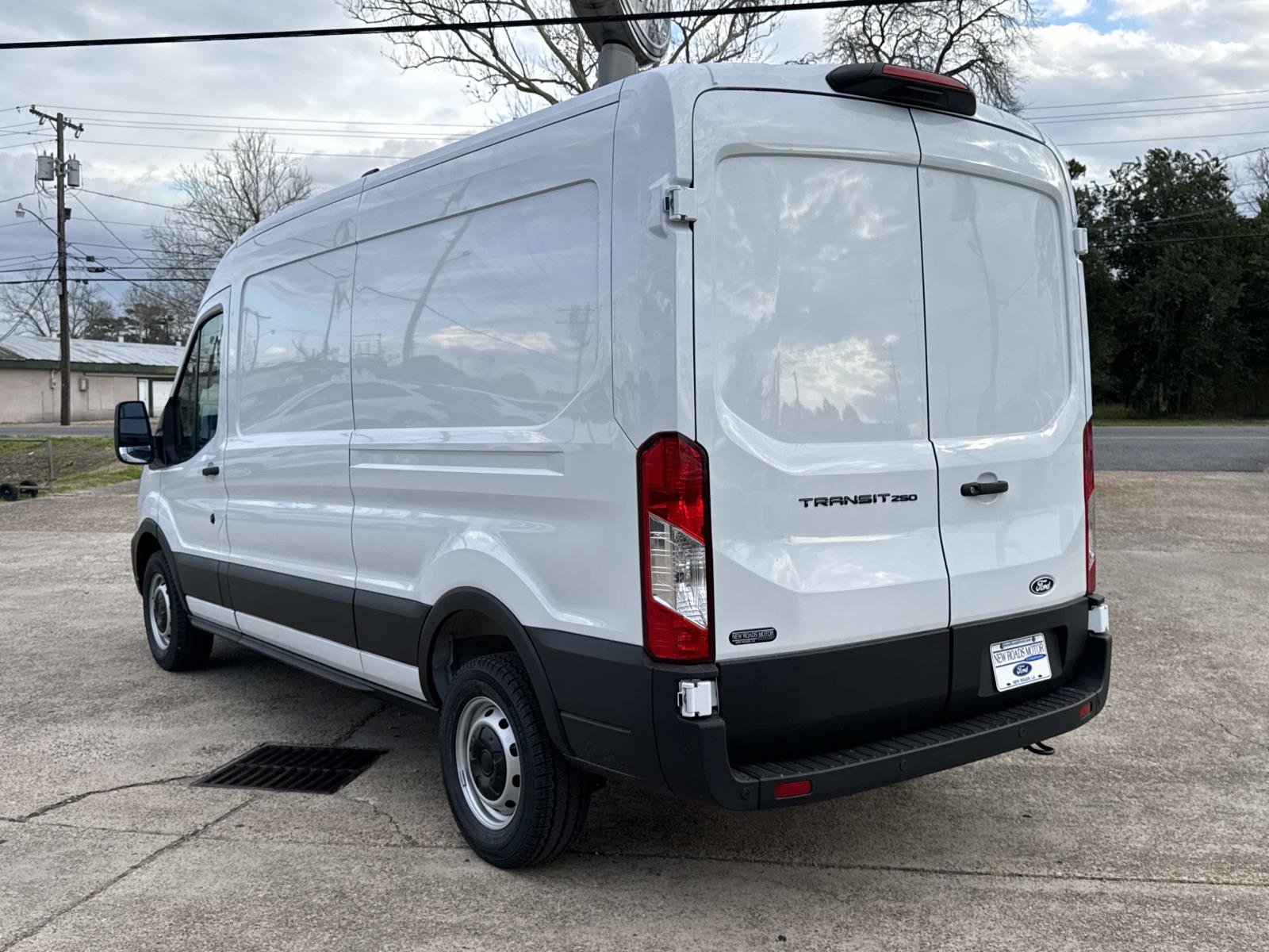 New 2026 Ford Transit 250 148 Medium Roof RWD image 4
