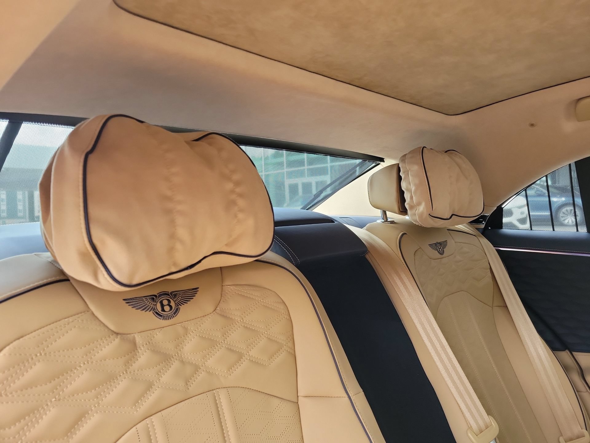 Used 2025 Bentley Flying Spur Plug-In Hybrid AWD/4WD image 35