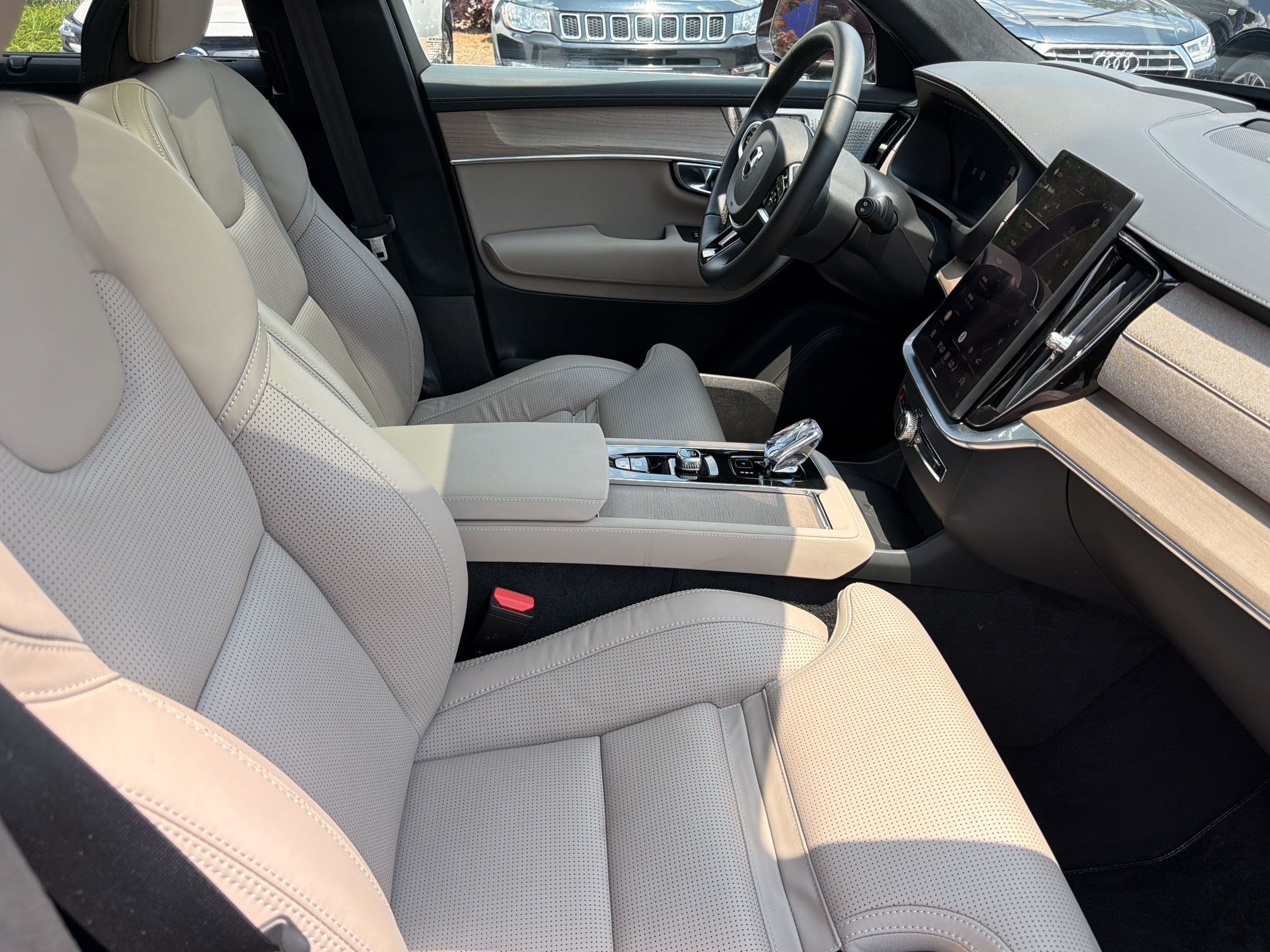 Used 2025 Volvo XC90 T8 Ultra w/ Lounge Package AWD/4WD image 22