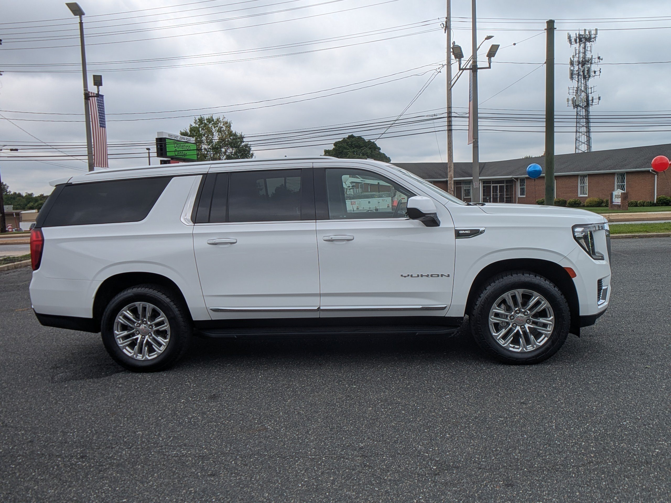 Used 2024 GMC Yukon XL SLT AWD/4WD image 10