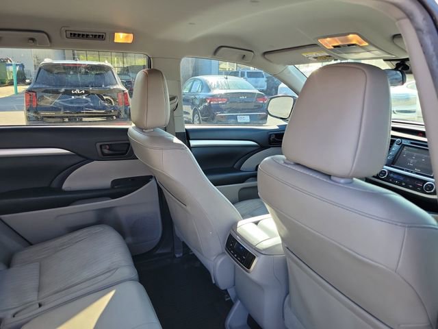 Used 2019 Toyota Highlander Plus AWD/4WD image 31