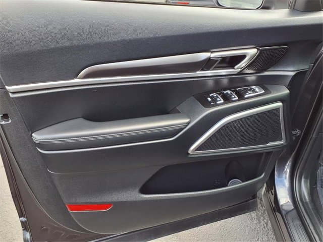 Used 2025 Kia Telluride S image 12