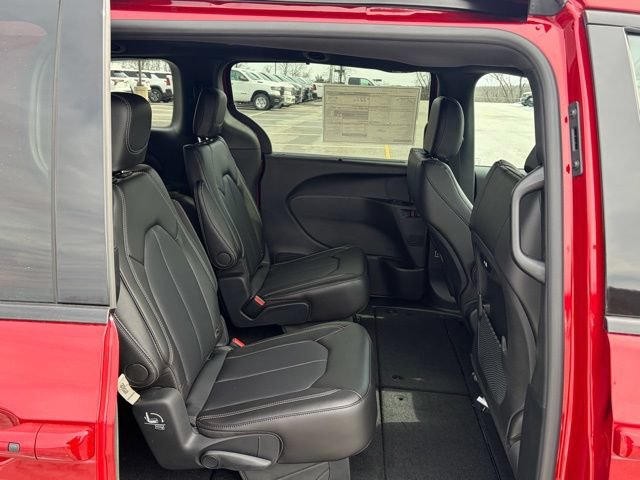 New 2026 Chrysler Pacifica Select w/ S Appearance Package FWD image 32