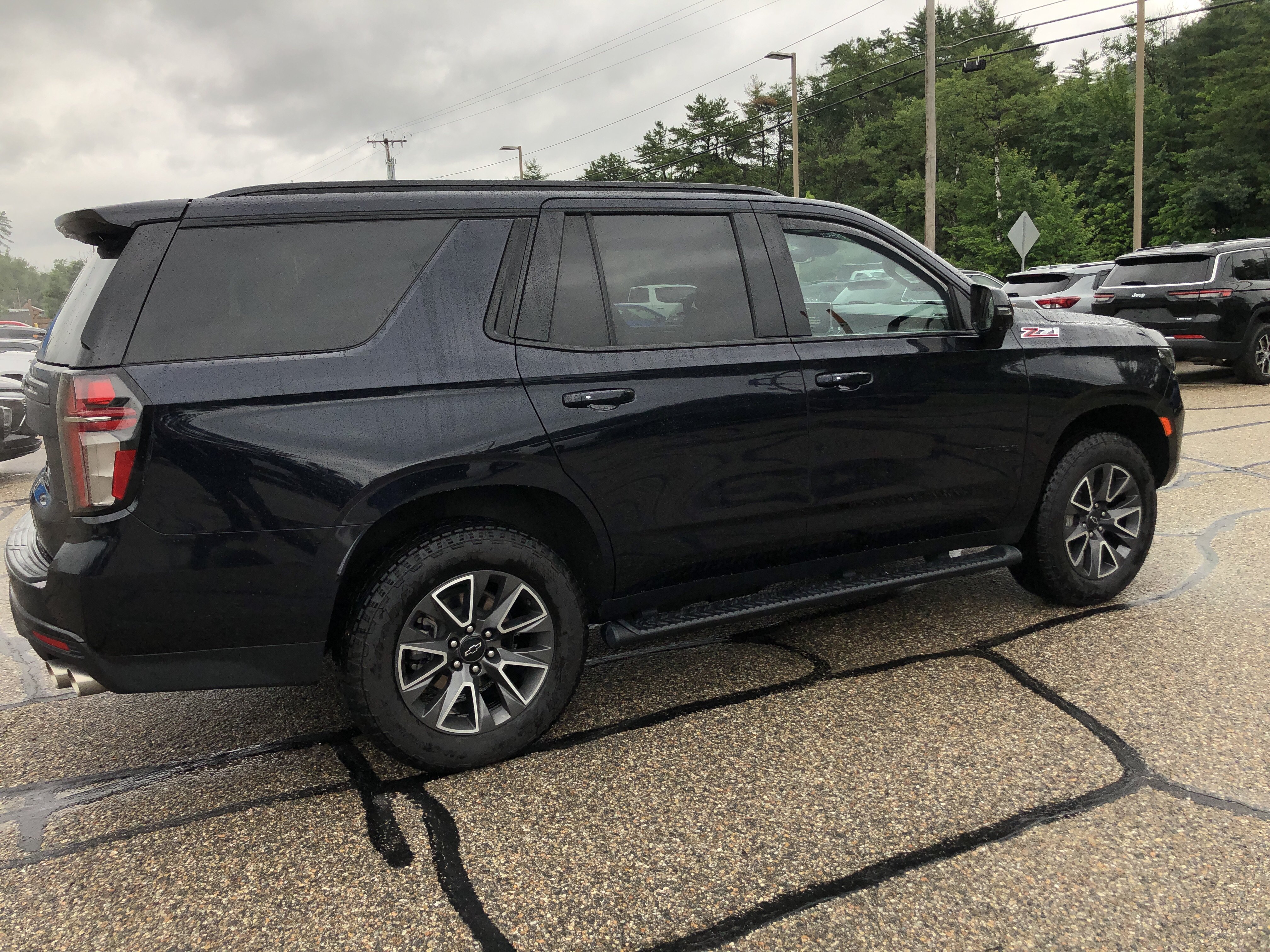 Used 2023 Chevrolet Tahoe Z71 w/ Z71 Off-Road Package AWD/4WD image 3