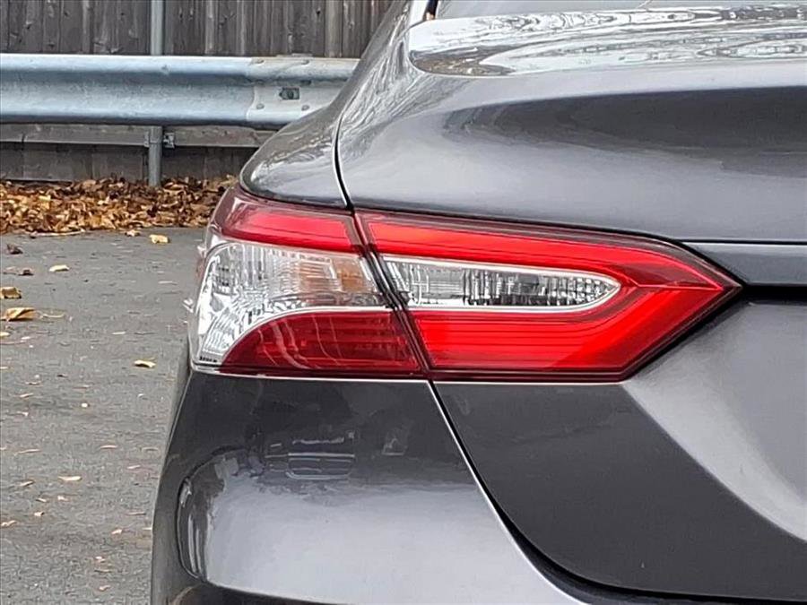 Used 2019 Toyota Camry L image 11