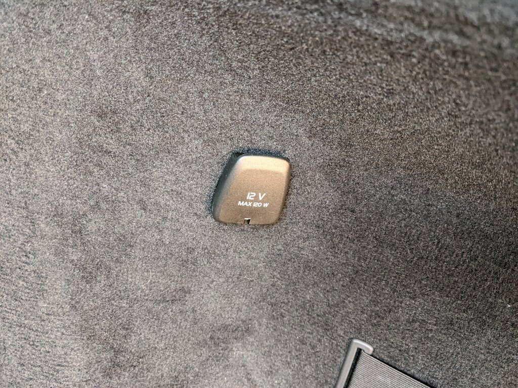 Certified 2025 Volvo XC90 T8 Plus w/ Protection Package Premier image 28