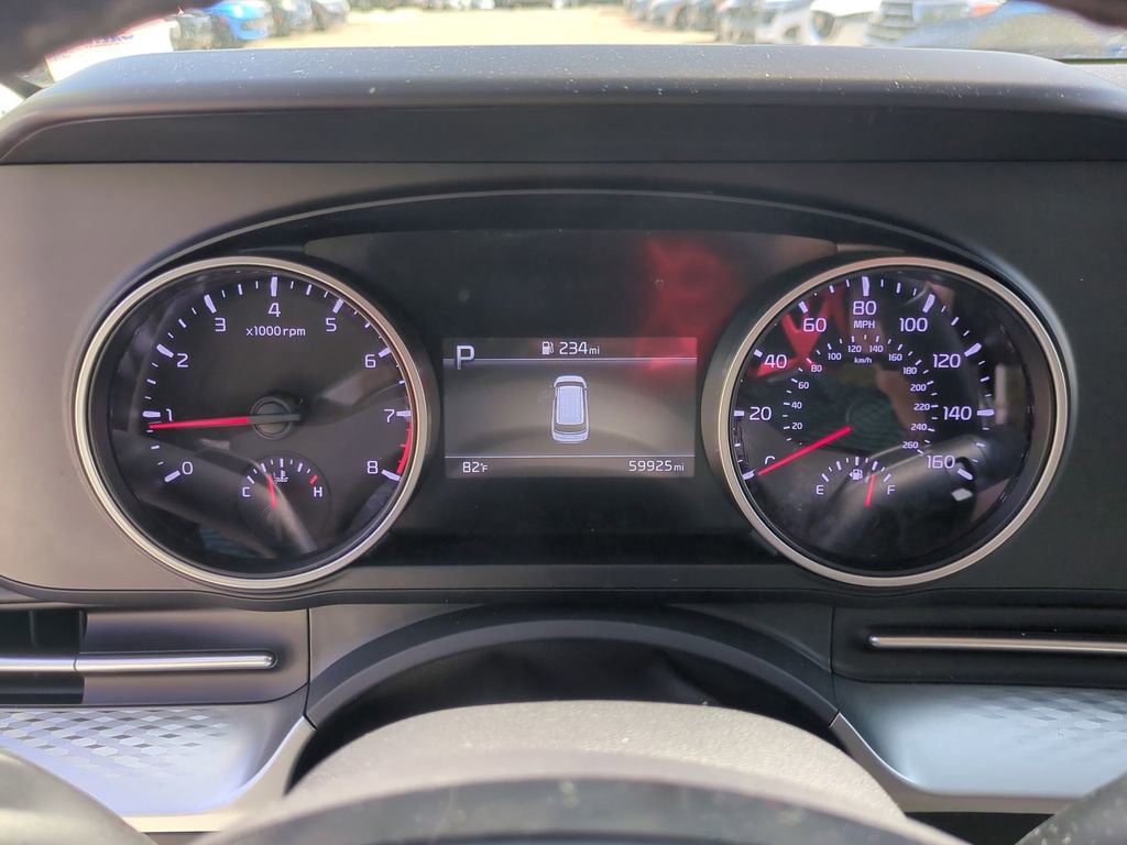 Used 2022 Kia Carnival LX image 16