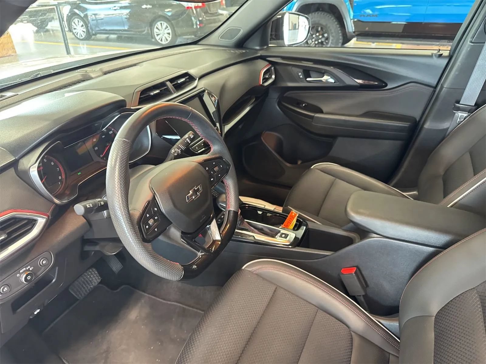 Used 2021 Chevrolet TrailBlazer RS w/ Sun and Liftgate Package FWD image 9