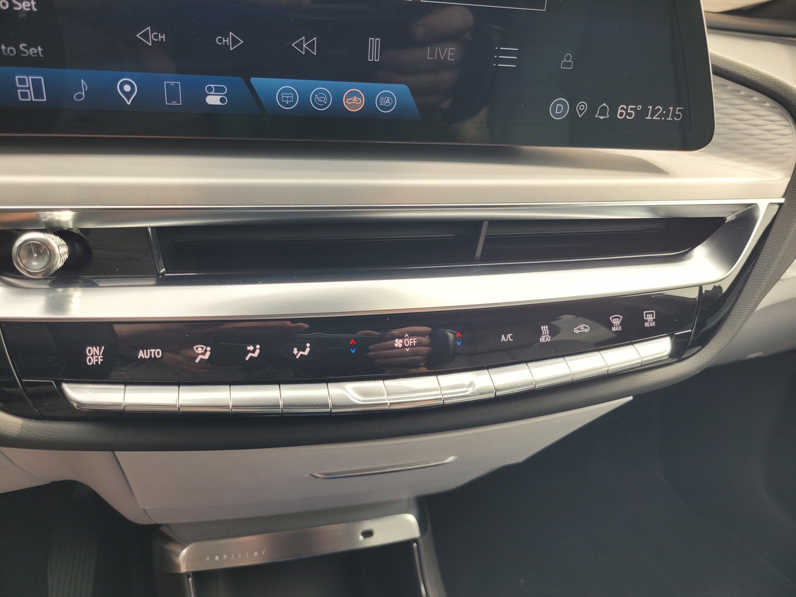 Certified 2025 Cadillac Lyriq Luxury AWD/4WD image 22