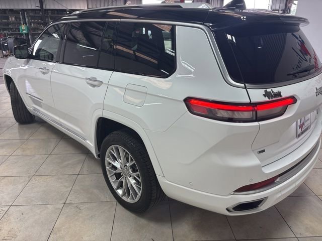 Used 2023 Jeep Grand Cherokee L Summit w/ Luxury Tech Group V RWD image 4