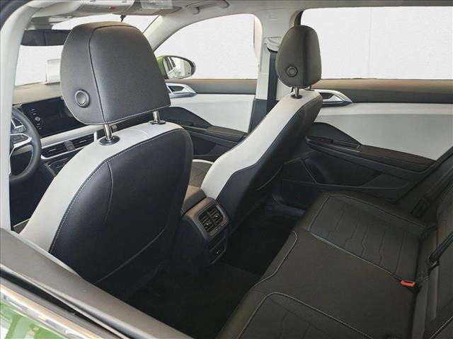 New 2025 Volkswagen Taos SE image 14