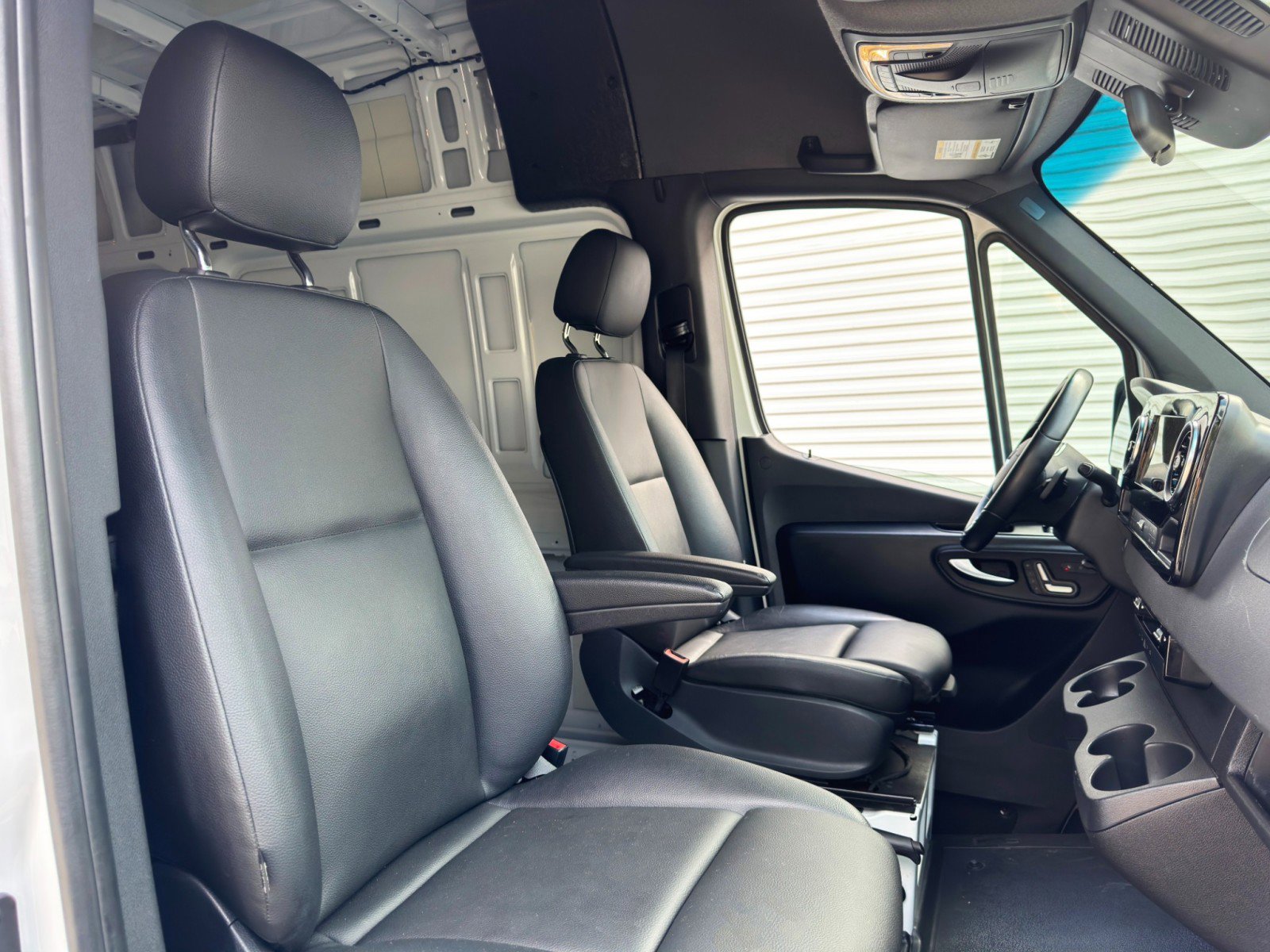 Used 2023 Mercedes-Benz Sprinter 2500 image 34