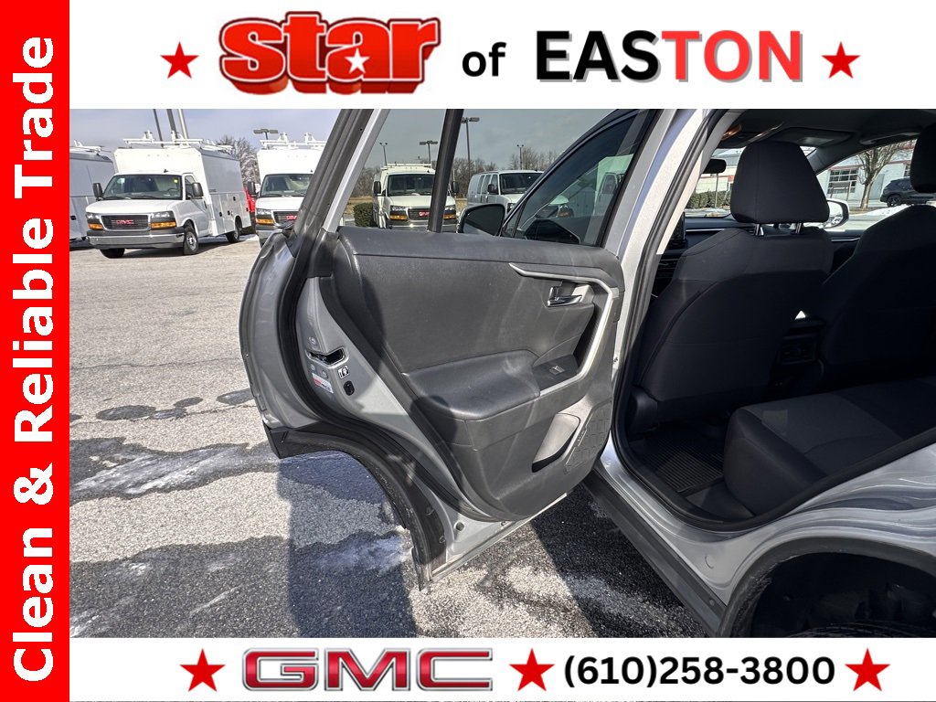 Used 2020 Toyota RAV4 XLE image 16