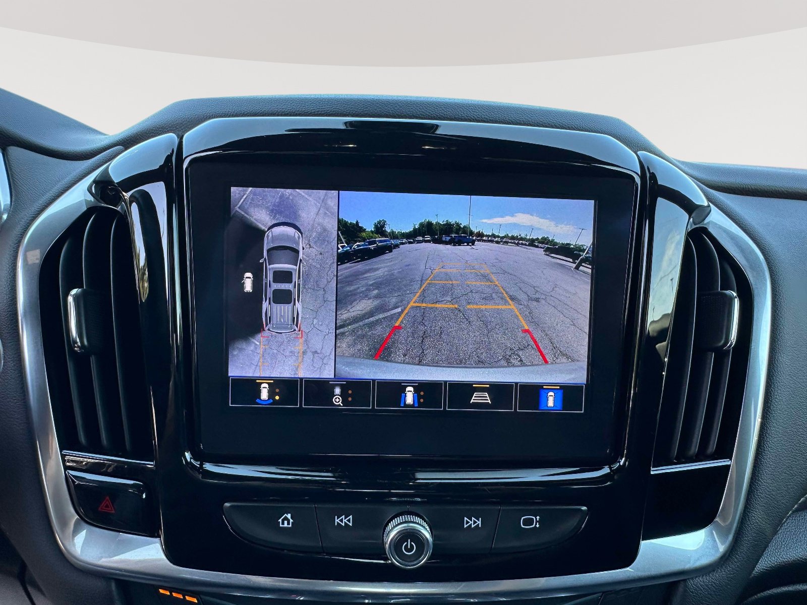 Used 2023 Chevrolet Traverse Premier w/ LPO, Floor Liner Package FWD image 11