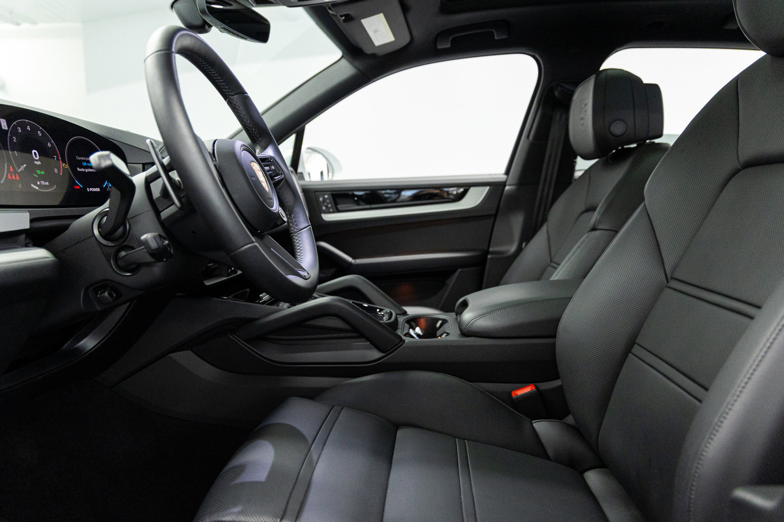 Used 2025 Porsche Cayenne S image 23