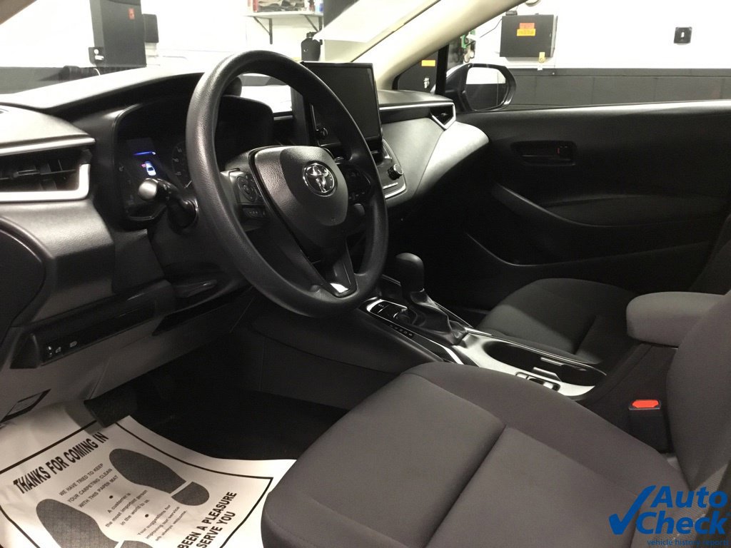 Used 2025 Toyota Corolla LE w/ LE Premium Package FWD image 23