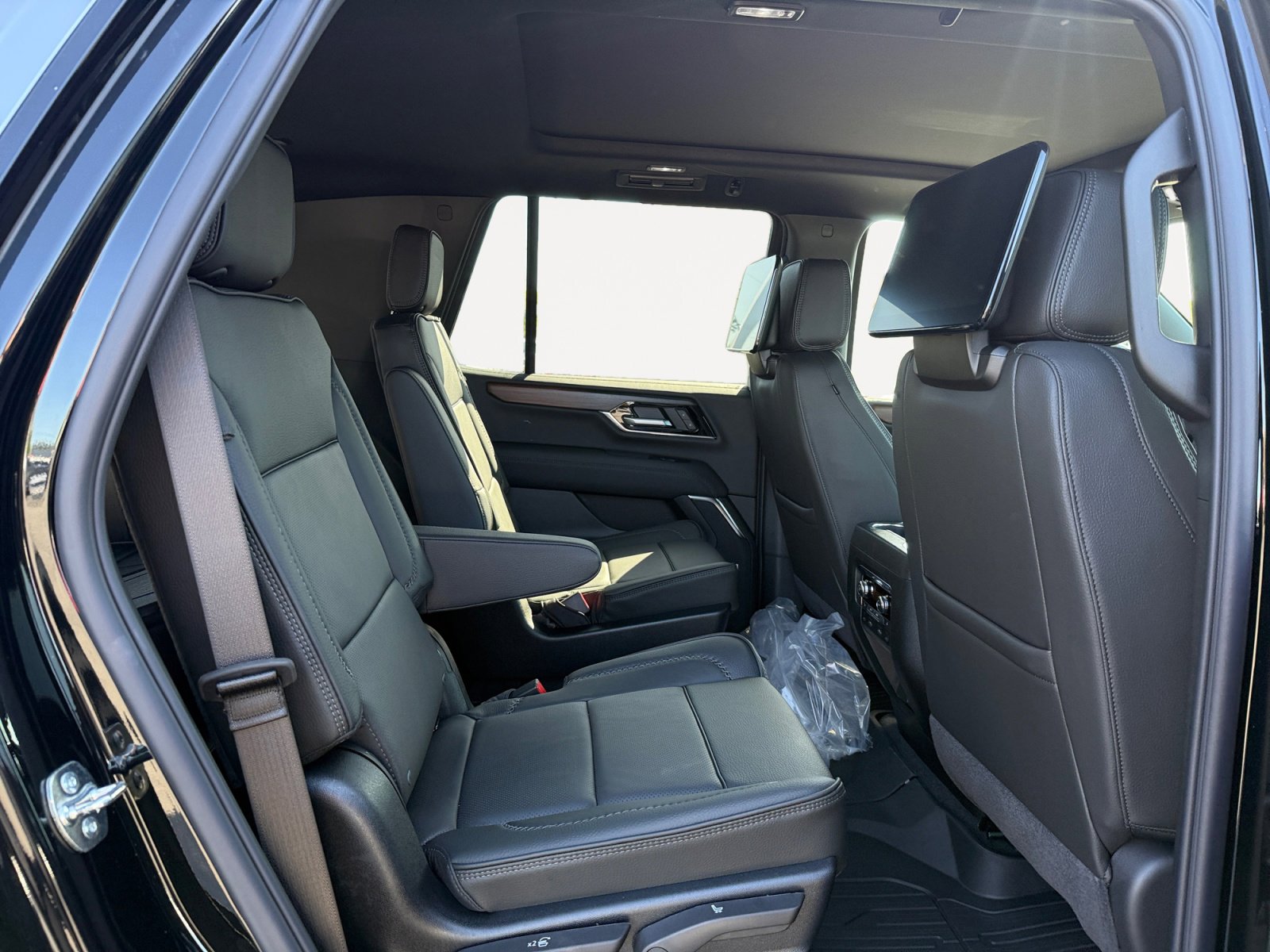 New 2026 GMC Yukon Denali w/ Denali Reserve Package AWD/4WD image 18