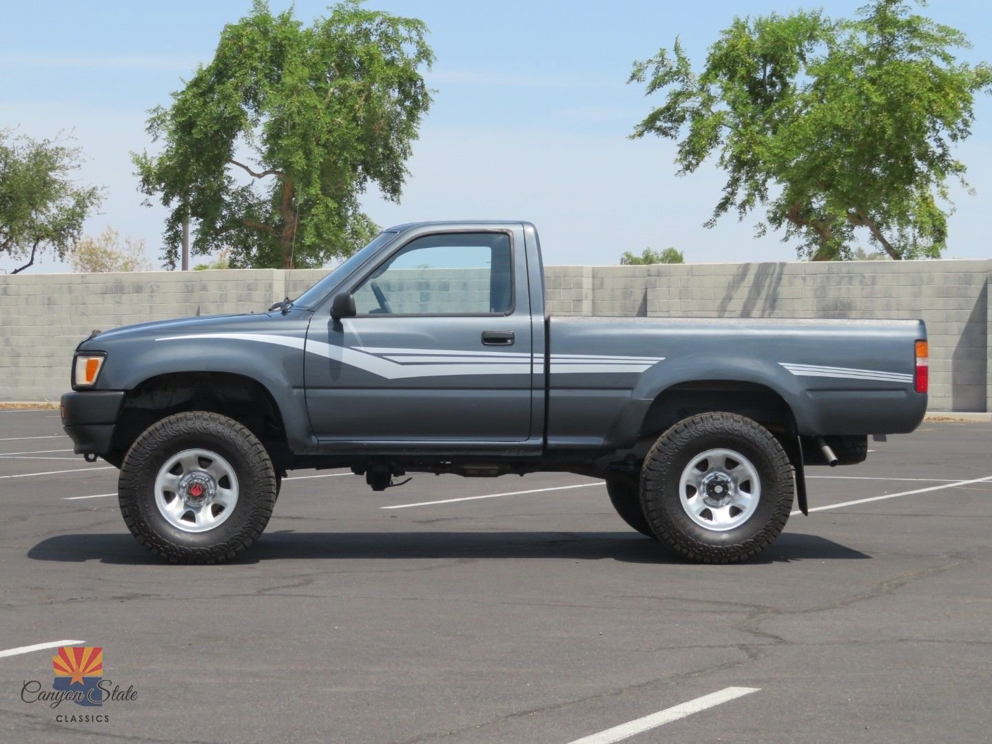 Used 1992 Toyota Pickup Deluxe AWD/4WD image 10