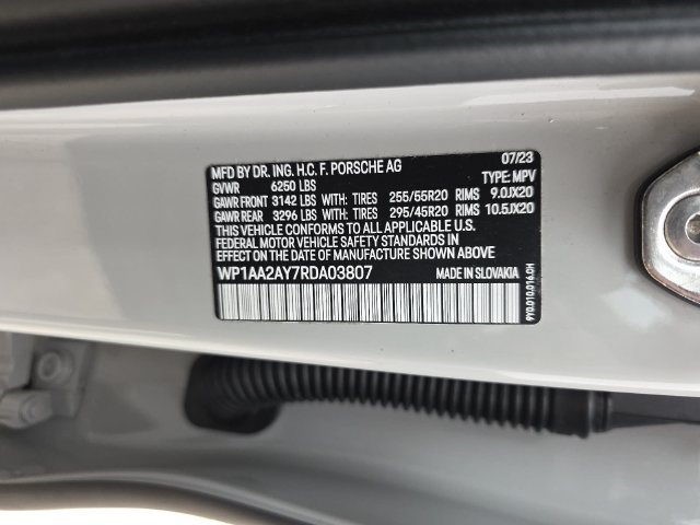Used 2024 Porsche Cayenne AWD/4WD image 33