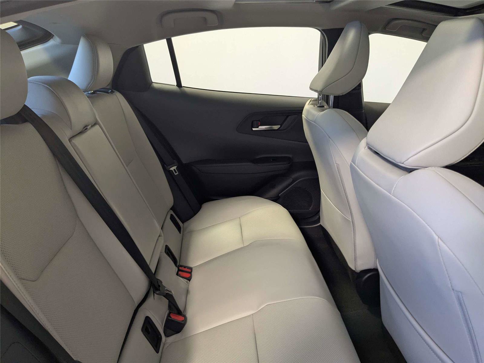 Used 2023 Toyota Prius XLE FWD image 30