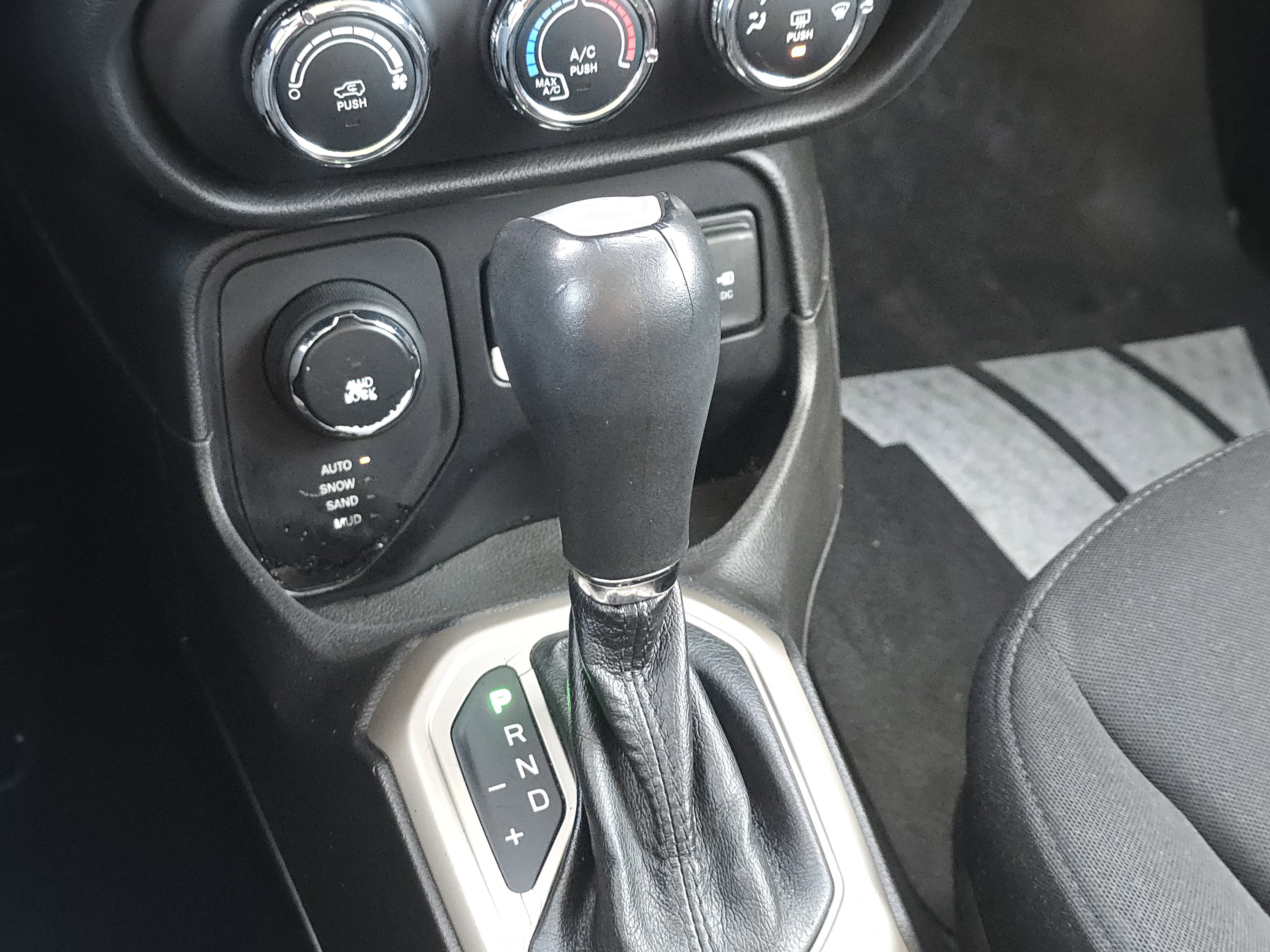 Used 2017 Jeep Renegade Latitude image 30