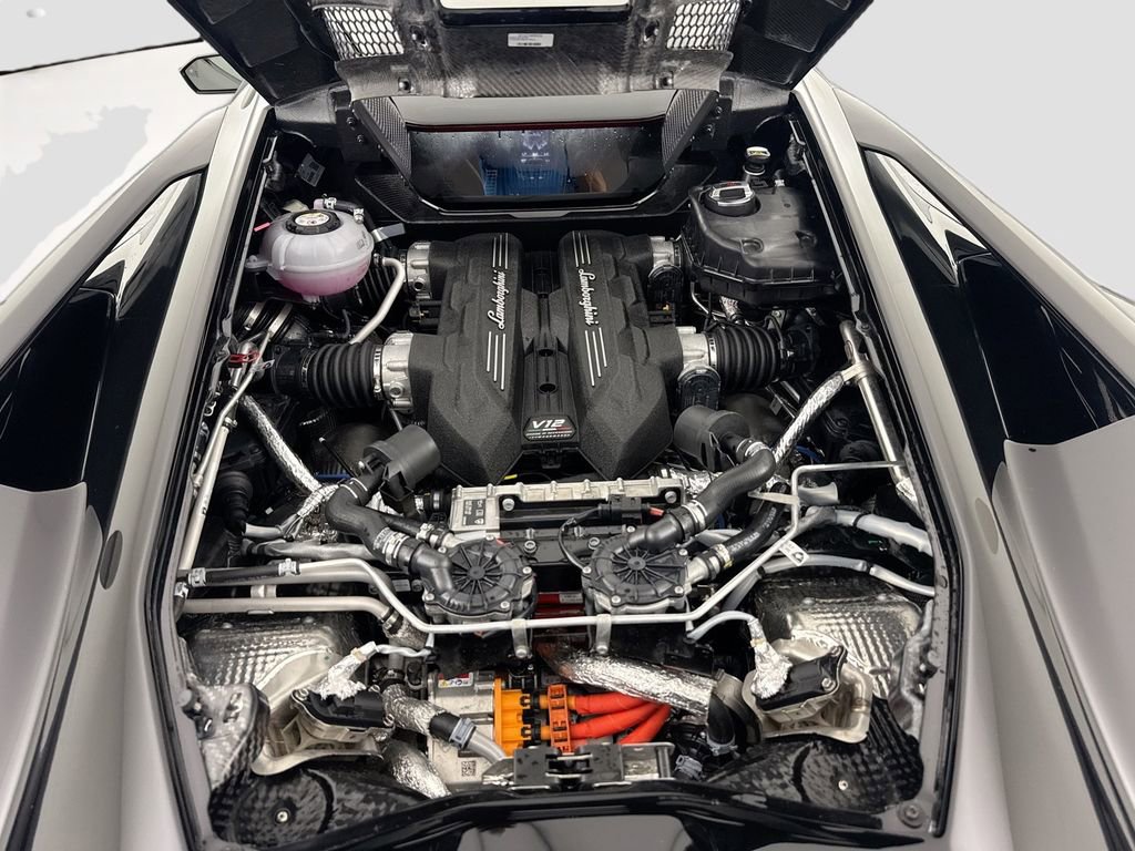 Used 2026 Lamborghini Revuelto image 32