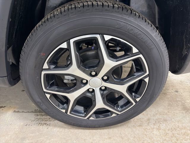 Used 2024 Jeep Compass Limited image 8