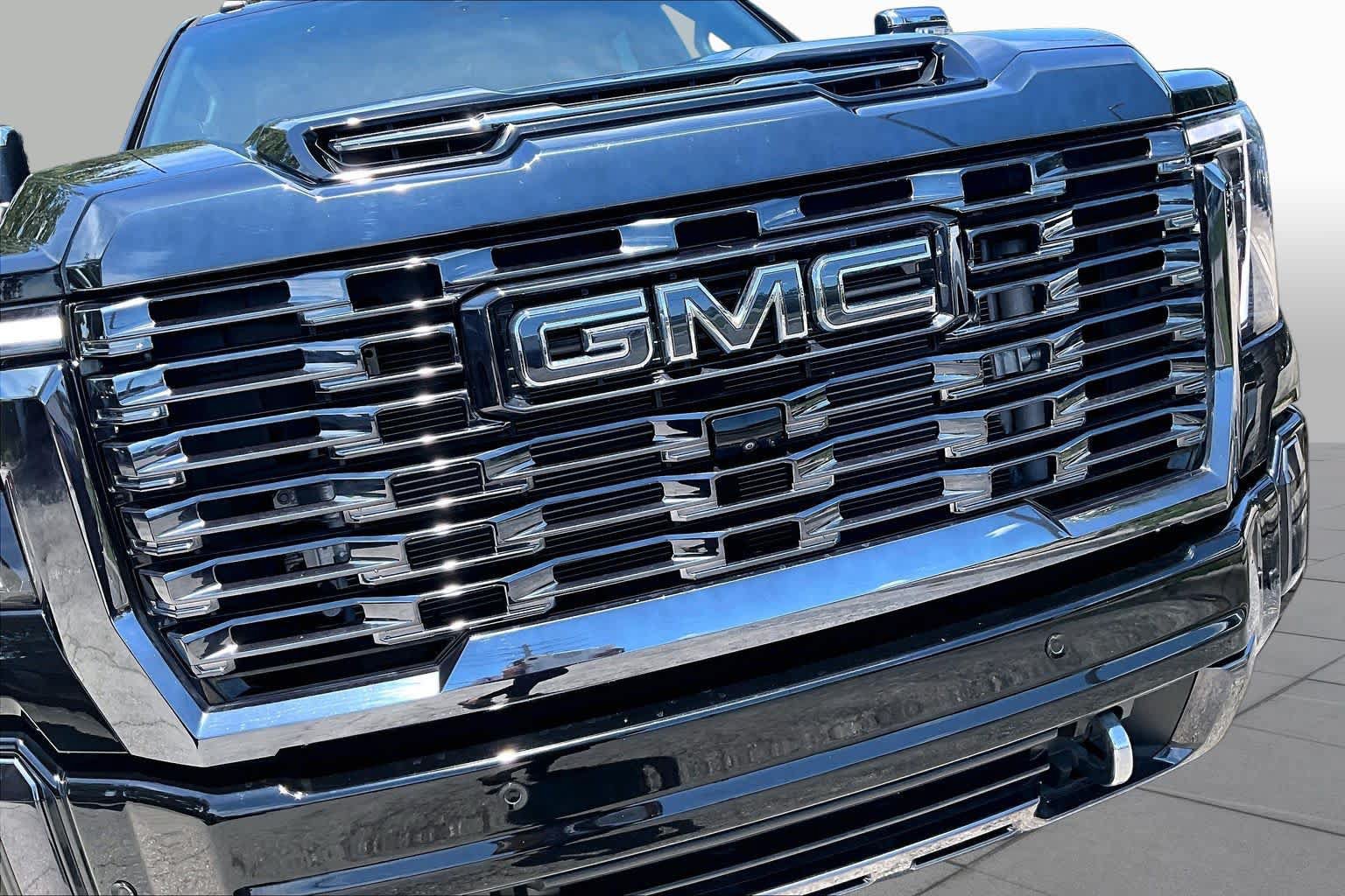 Used 2024 GMC Sierra 3500 Denali Ultimate AWD/4WD image 30