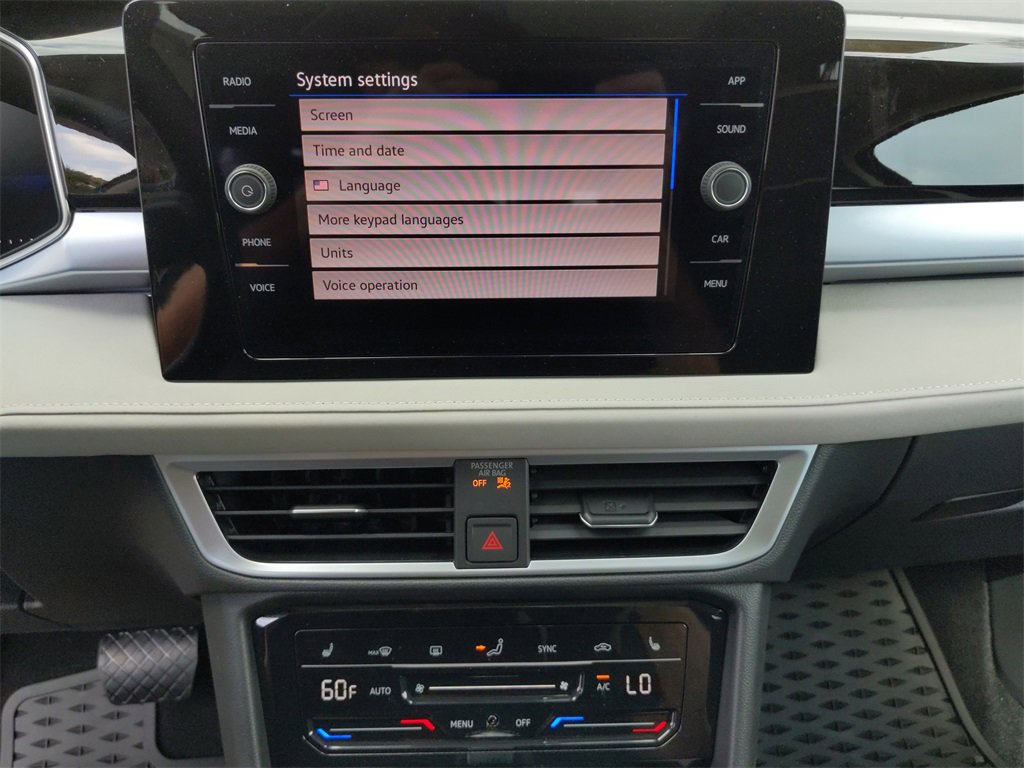 Used 2025 Volkswagen Taos SE image 30