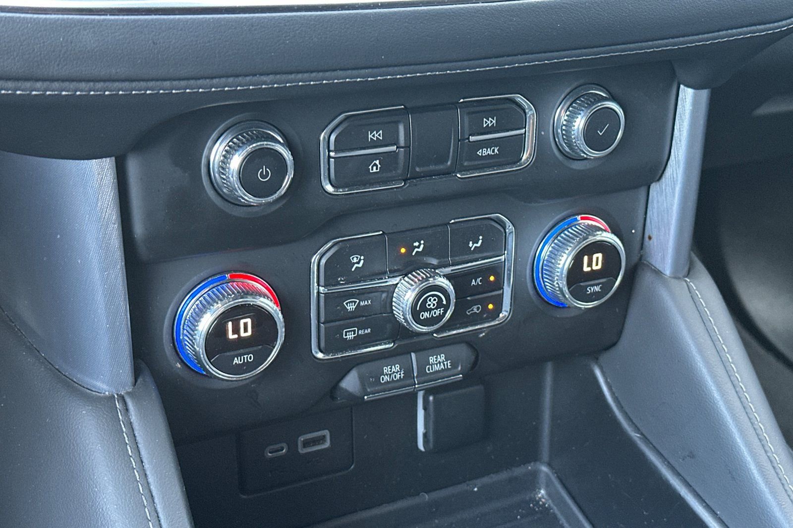 Used 2022 GMC Yukon SLE image 29