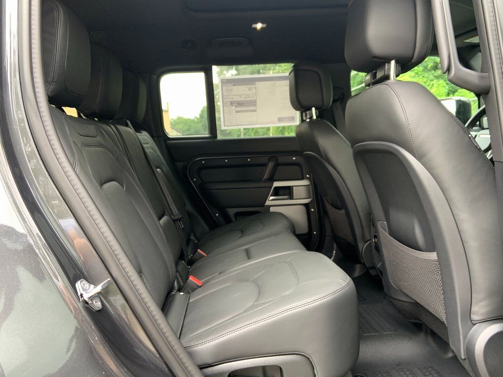 New 2024 Land Rover Defender 130 S image 17