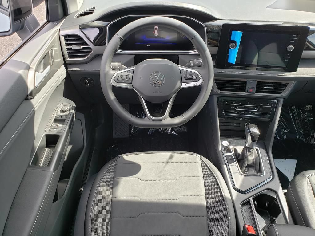 New 2027 Volkswagen Taos SE FWD image 10