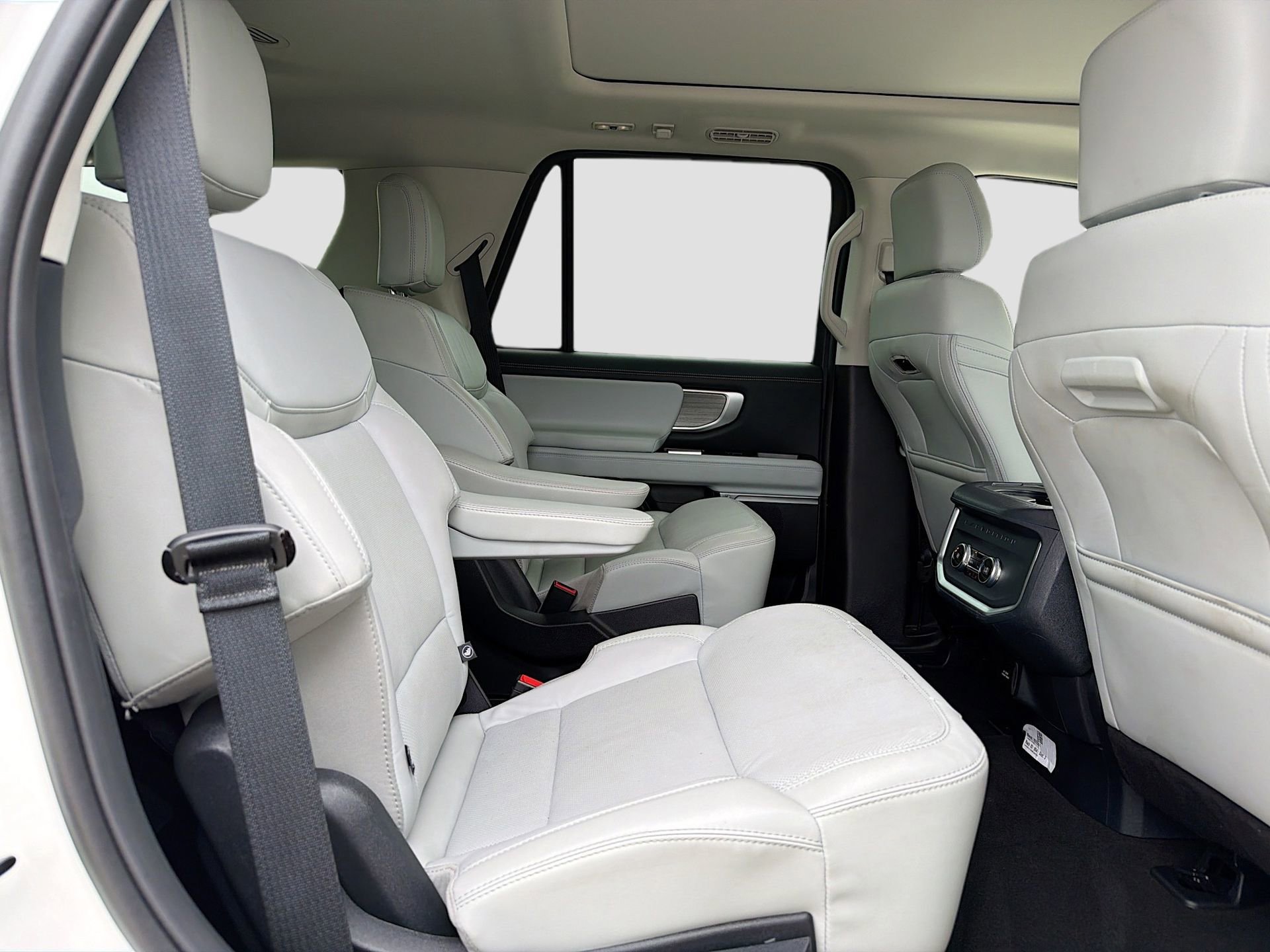 Used 2025 Ford Expedition Platinum AWD/4WD image 32