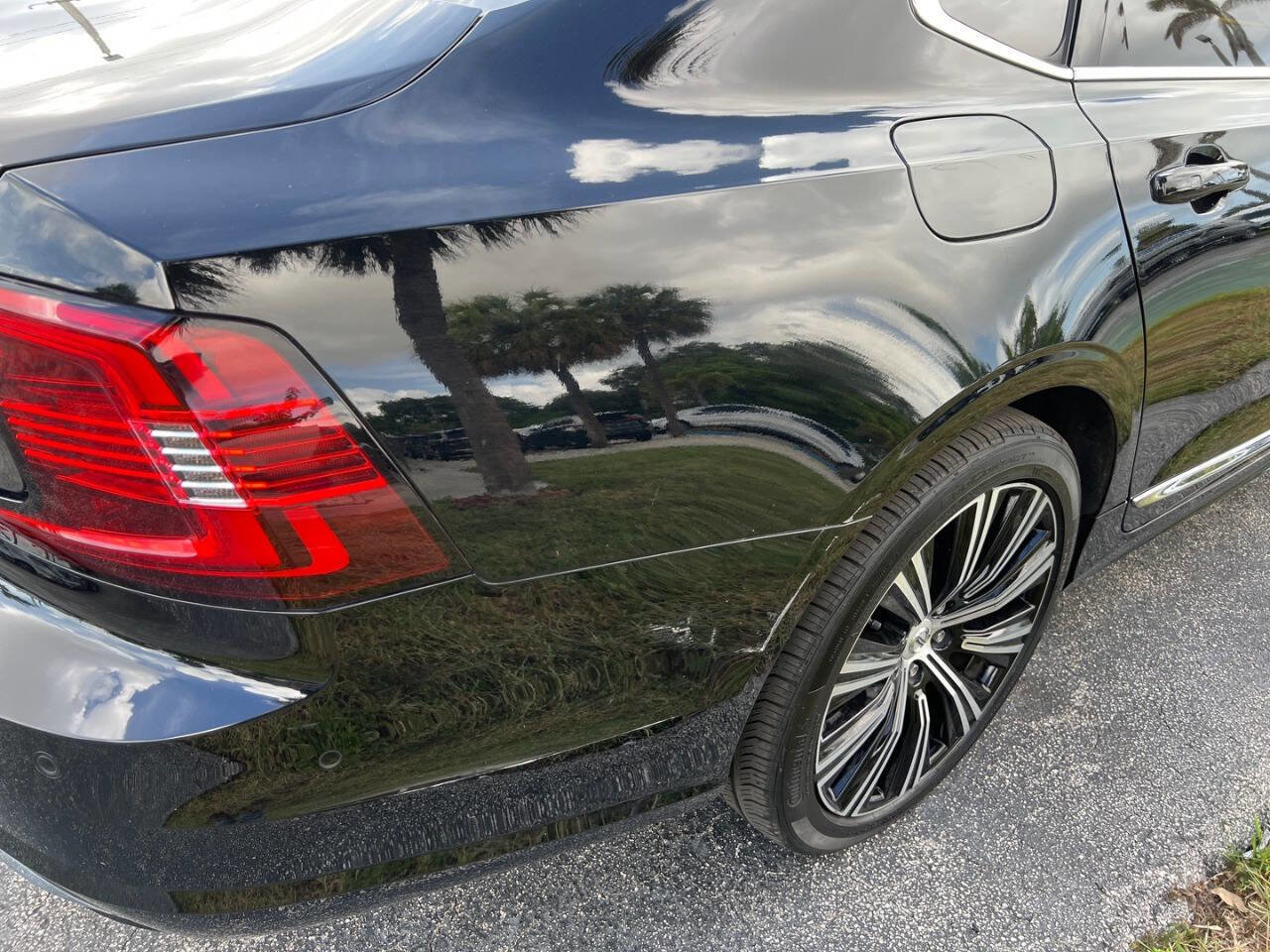 Used 2023 Volvo S90 B6 Plus image 13