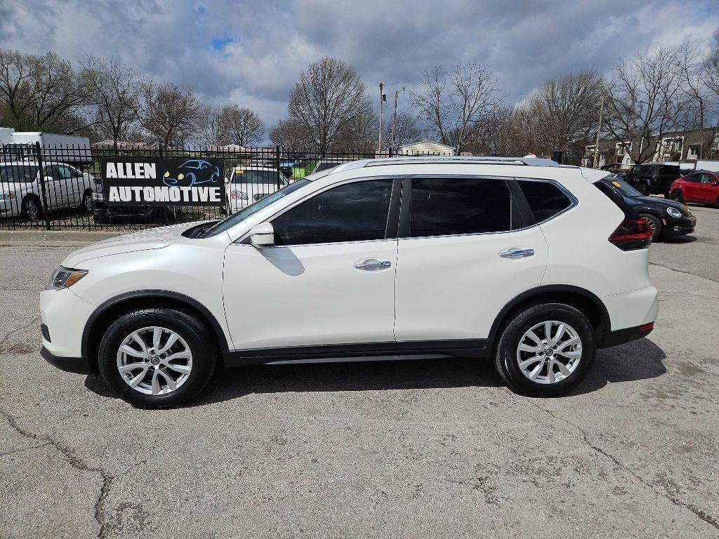 Used 2018 Nissan Rogue SV image 2